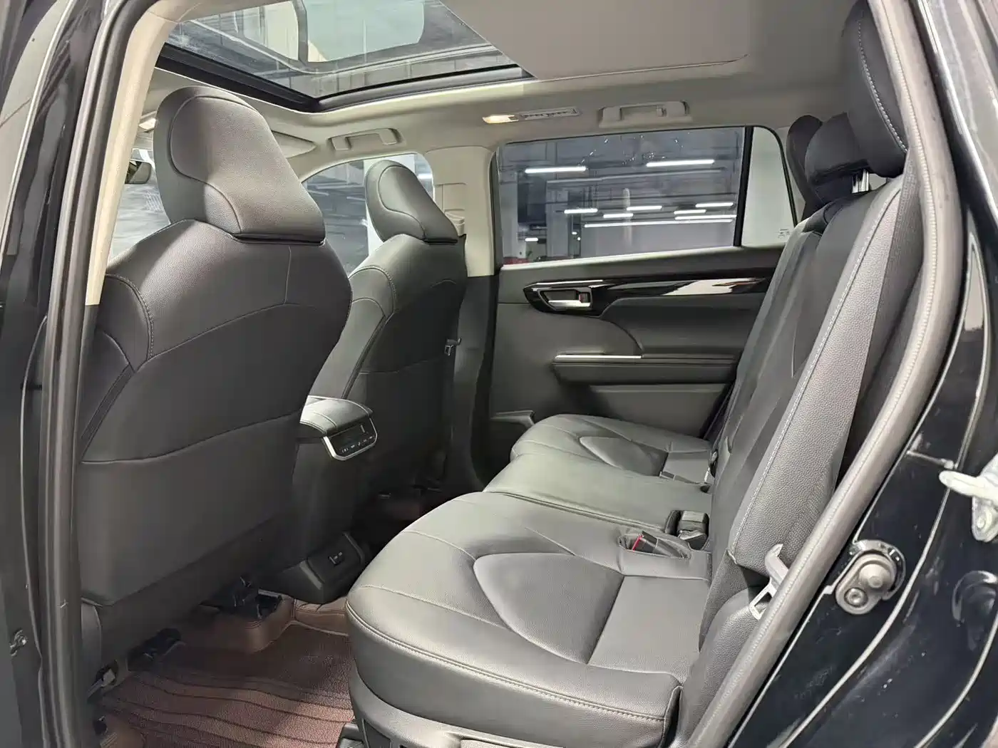 Toyota Highlander 2024 2.5L Smart Hybrid 4WD Premium 7-seater фото 9