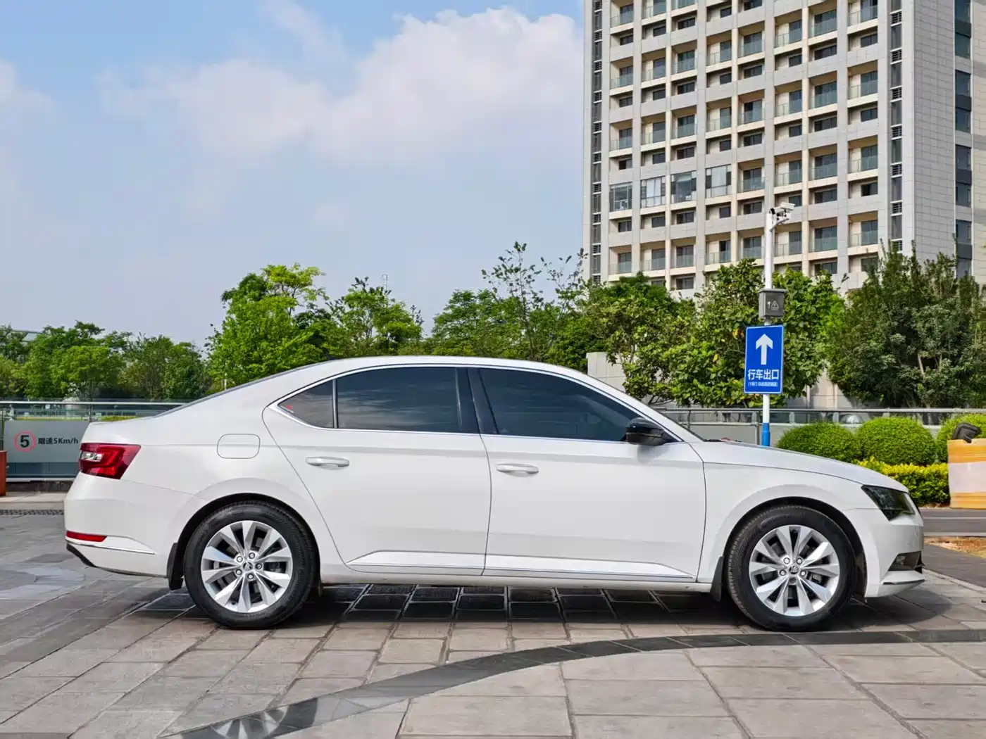 Škoda Superb 2018 TSI330 DSG Comfort Edition China V фото 4