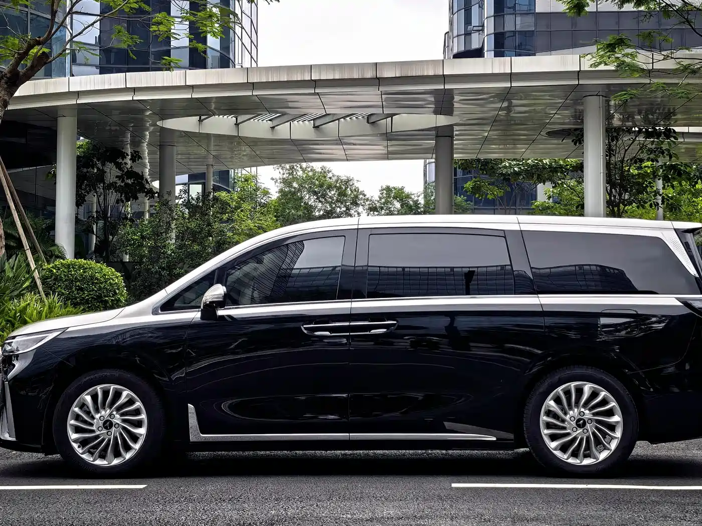 Voyah Auto Voyah Dreamer 2024 PHEV Extended Range Premium Edition фото 4