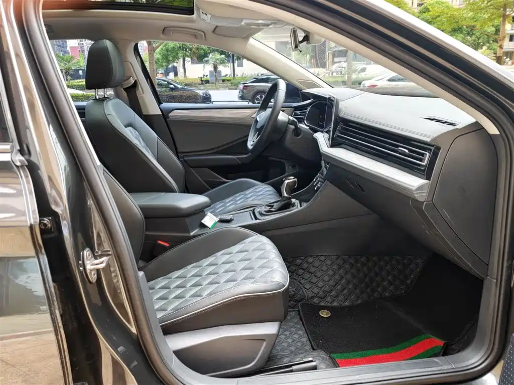 Volkswagen Sagitar 2023 300TSI DSG Surpassing Edition фото 10