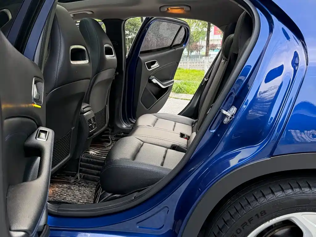 Mercedes-Benz GLA 2018 GLA 200 Fashion фото 12