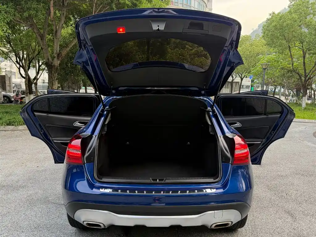 Mercedes-Benz GLA 2018 GLA 200 Fashion фото 24