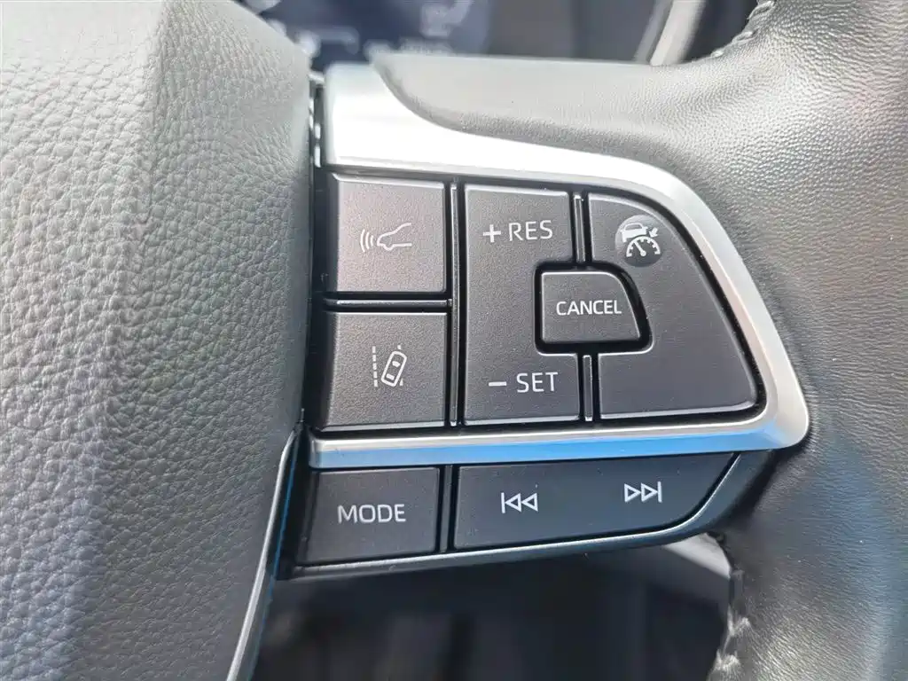 Toyota Crown Kluger 2023 2.5L HEV AWD Premium Edition фото 23