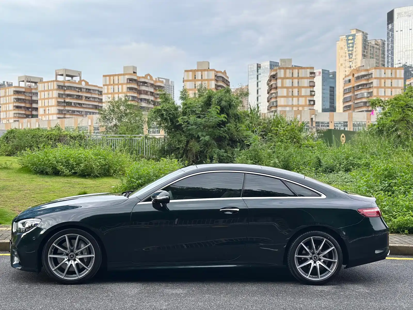 Фото 3 - Mercedes-Benz E-Class (Import)