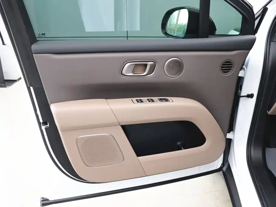 Li Auto i6 2026 2025 4WD Base Model