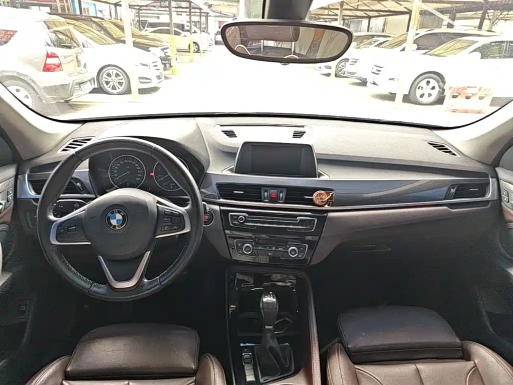 BMW X1 2018 sDrive18Li Premium Model фото 10