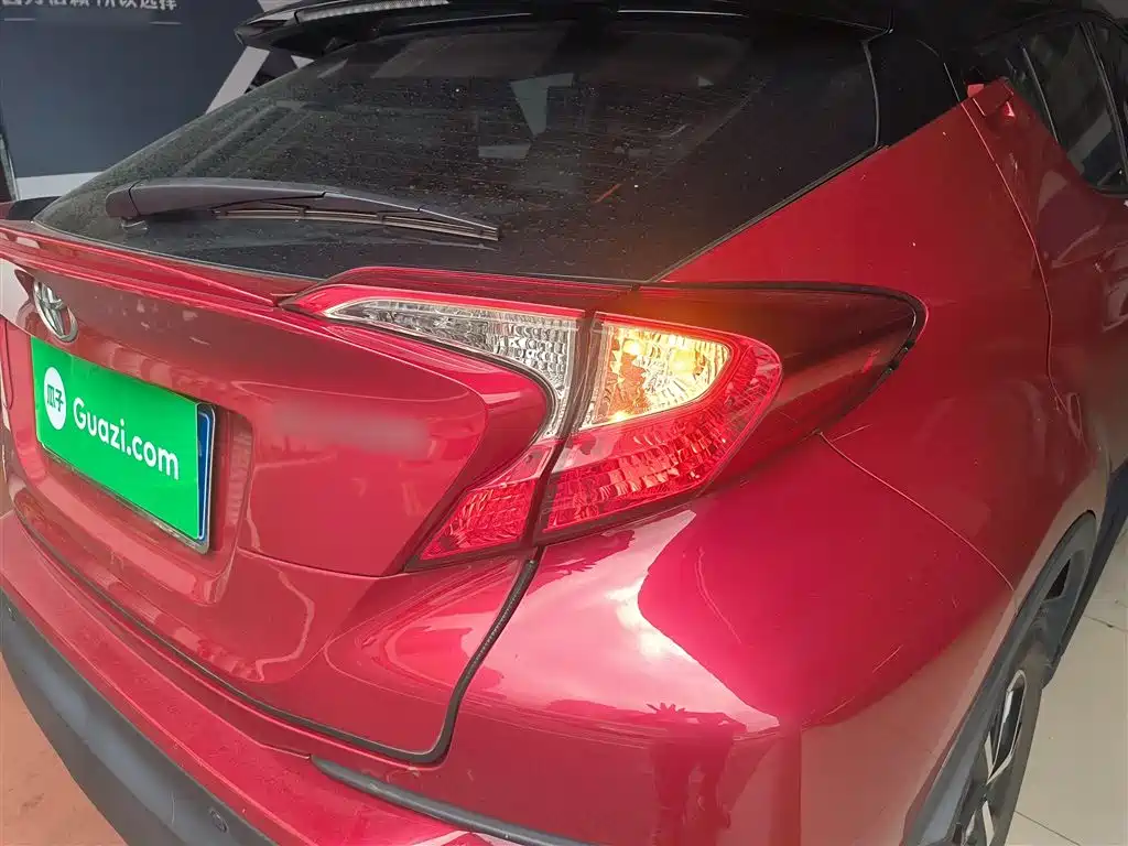 Toyota C-HR 2020 Model 2.0L Leading фото 24