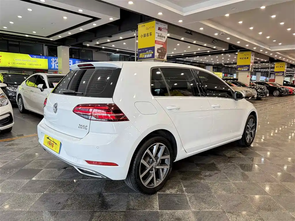 Volkswagen Golf 2018 230TSI Automatic Luxury фото 32