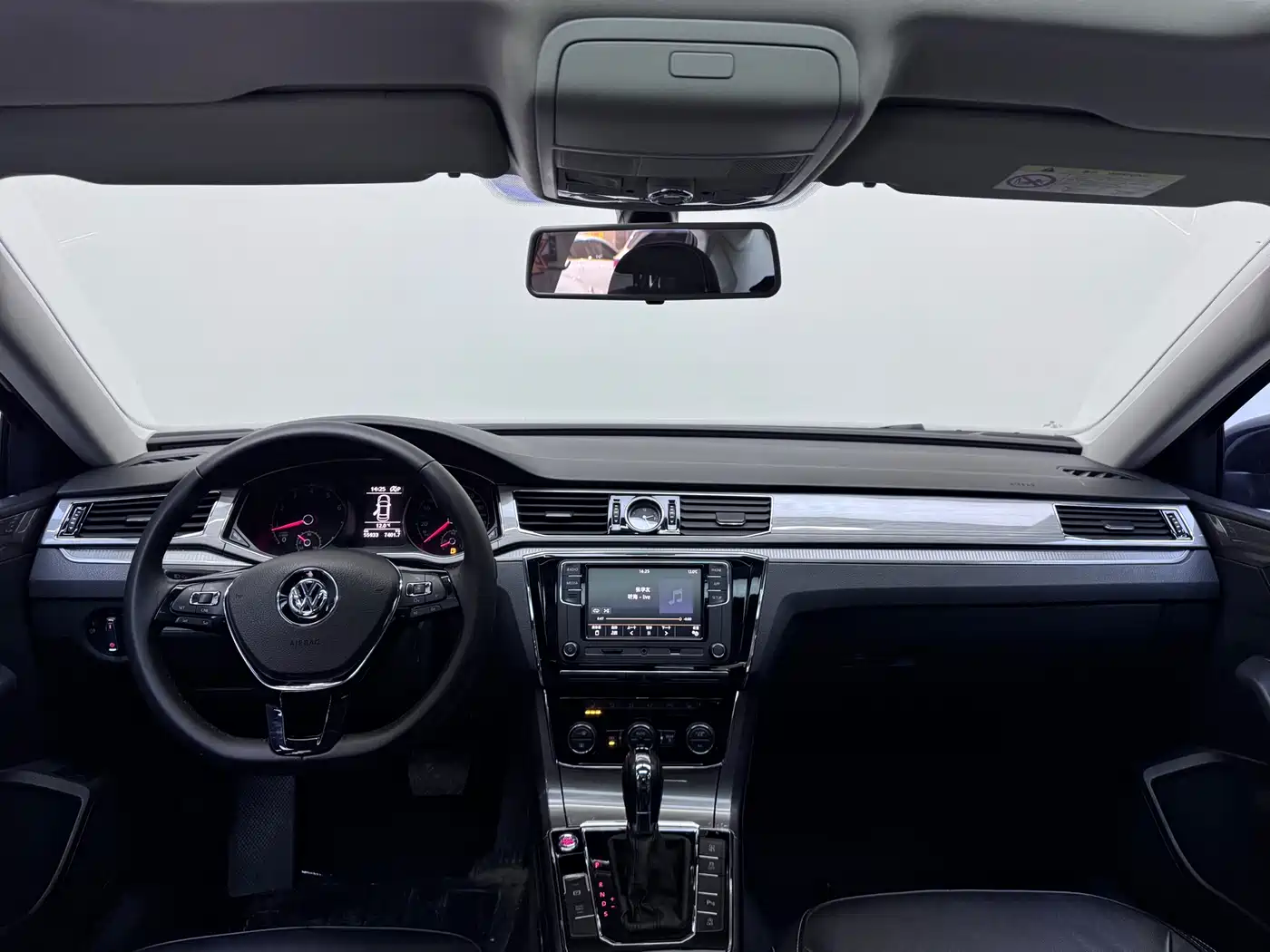 Volkswagen Passat 2017 330TSI DSG Prestige фото 9