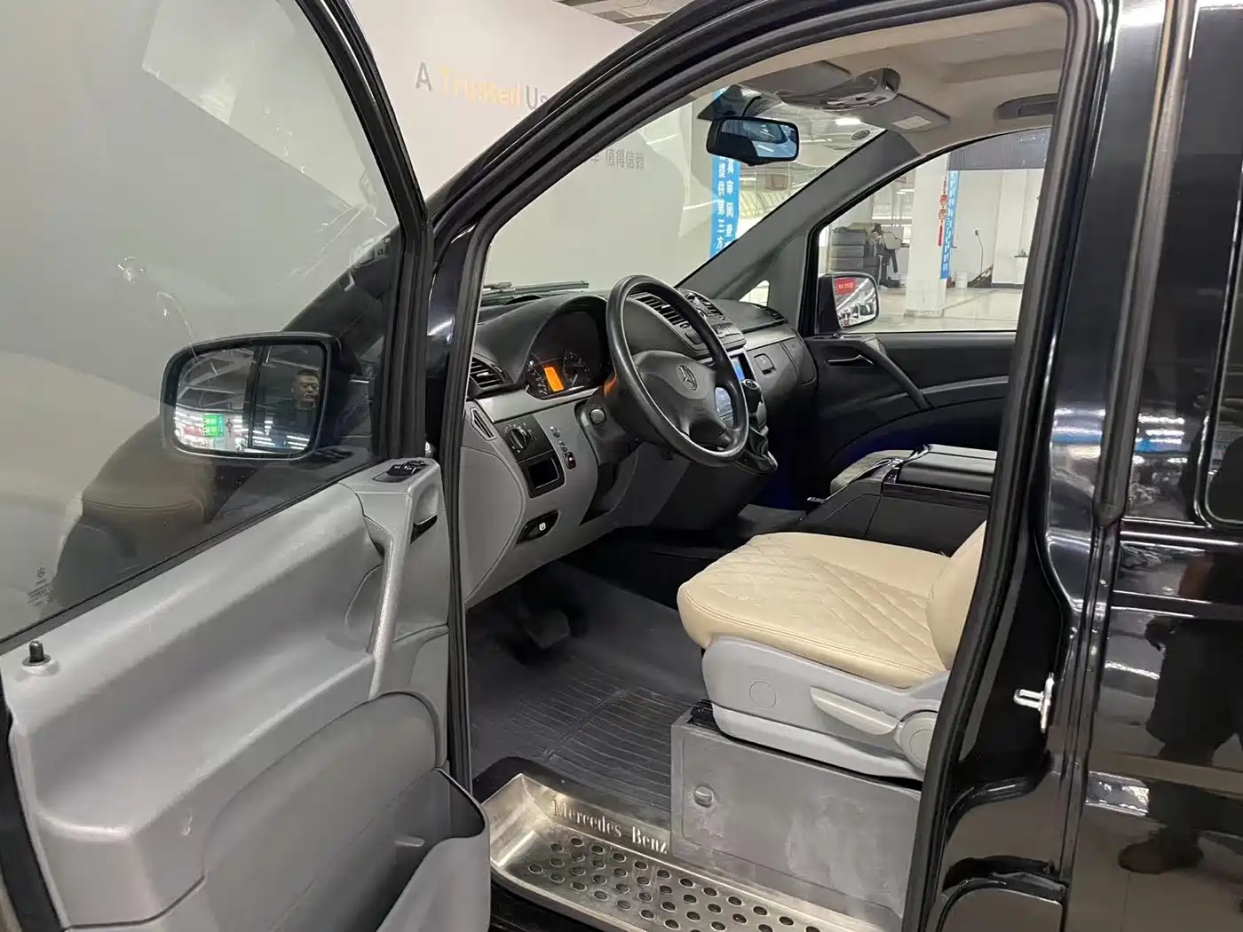 Mercedes-Benz Vito 2013 Model 3.0L Elite Edition фото 4