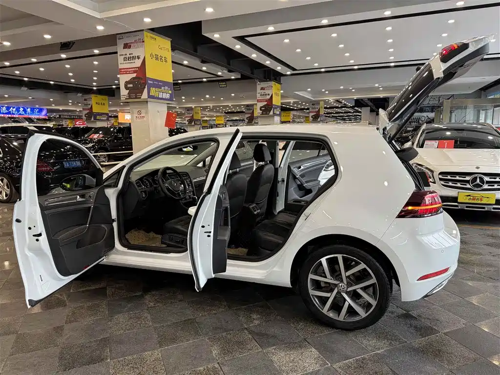 Volkswagen Golf 2018 230TSI Automatic Luxury фото 29