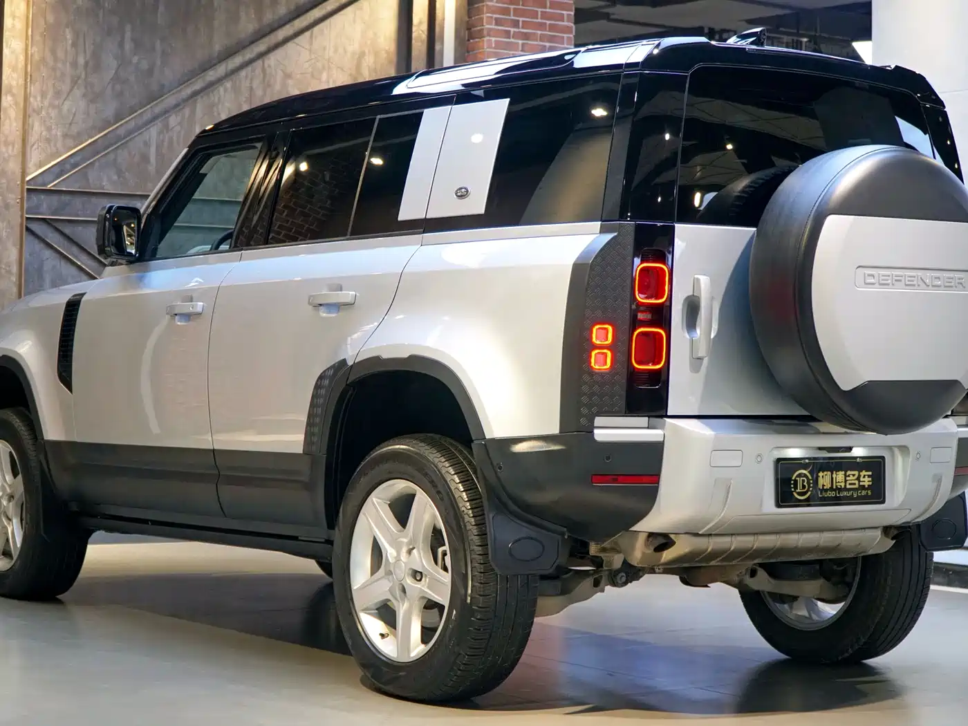 Land Rover Defender 2020 Model 110 P400 HSE фото 4