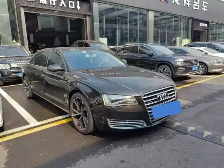 Photo 3 - Audi A8