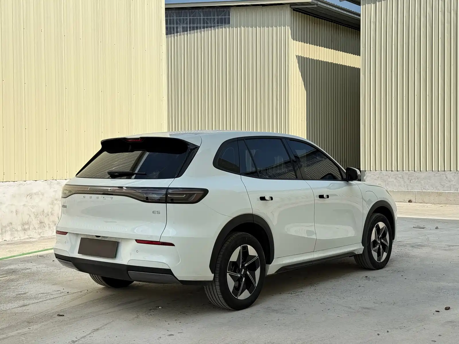 Photo 4 - Geely Galaxy Galaxy E5