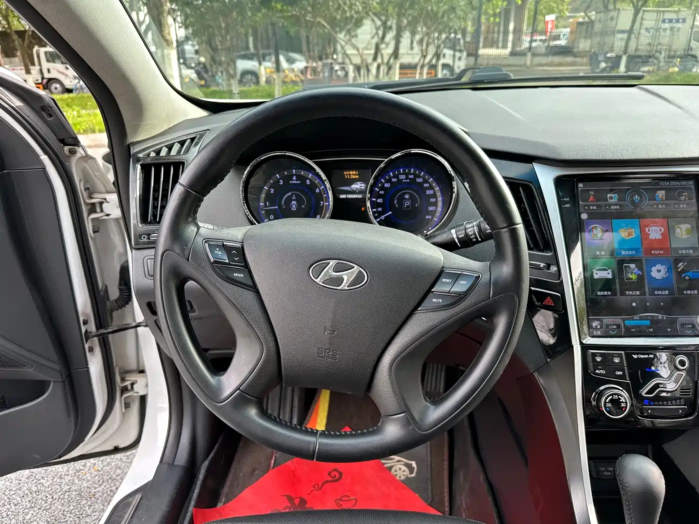 Hyundai Sonata 2014 2.0L Automatic Premium Edition фото 15