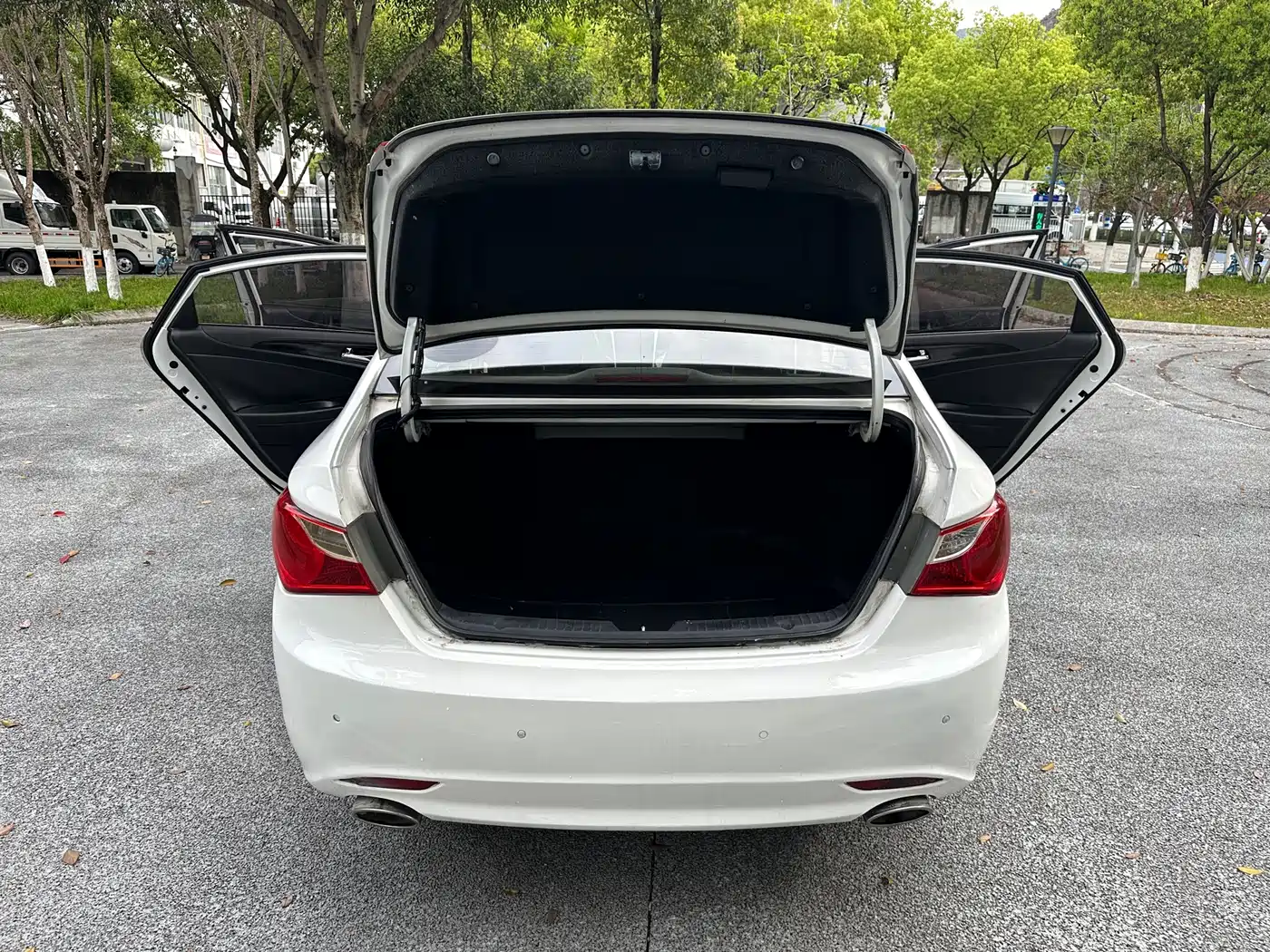 Hyundai Sonata 2014 2.0L Automatic Premium Edition фото 11