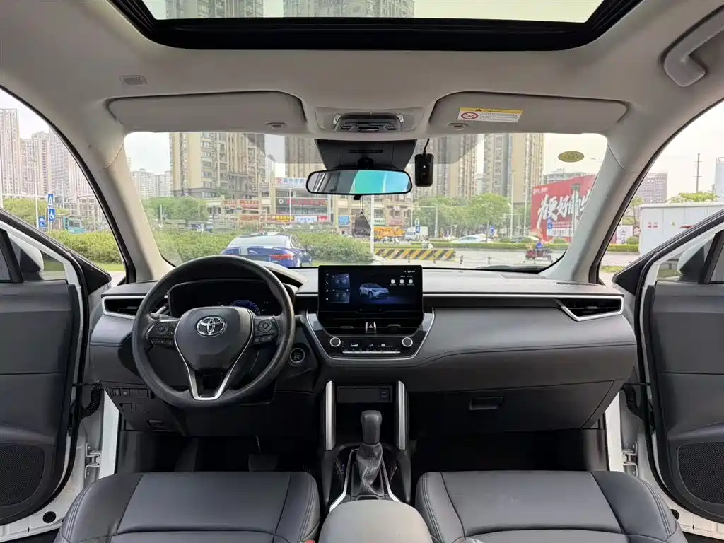 Toyota Frontlander 2023 2.0L CVT Leading Edition фото 14