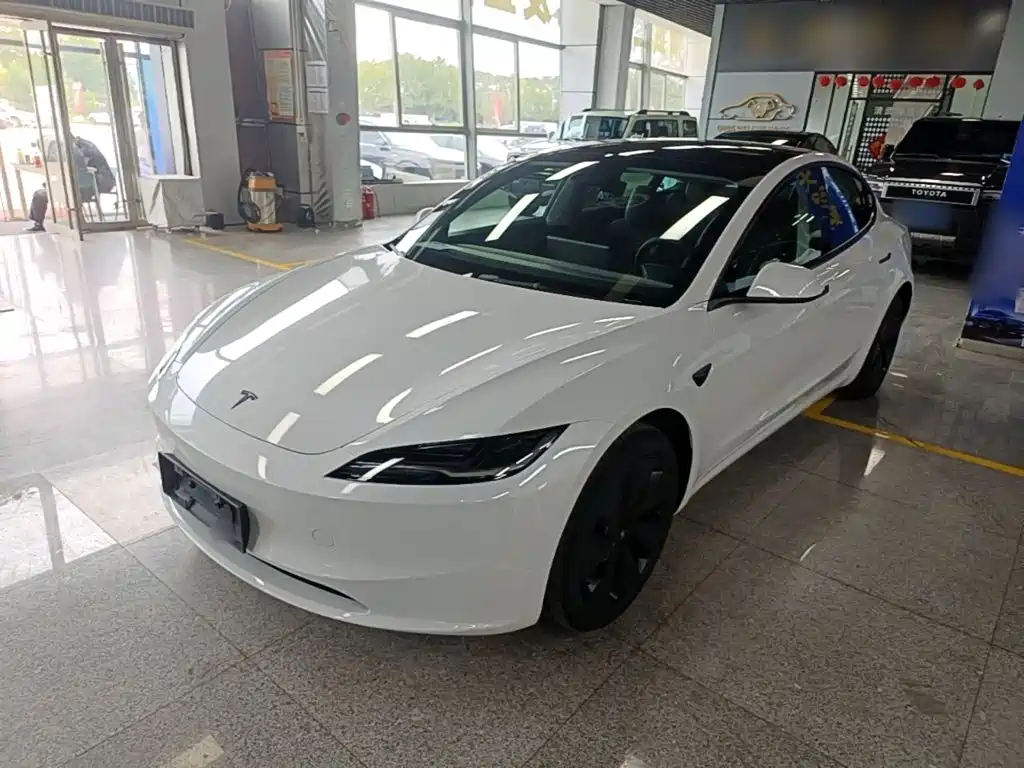 Фото 1 - Tesla Model 3