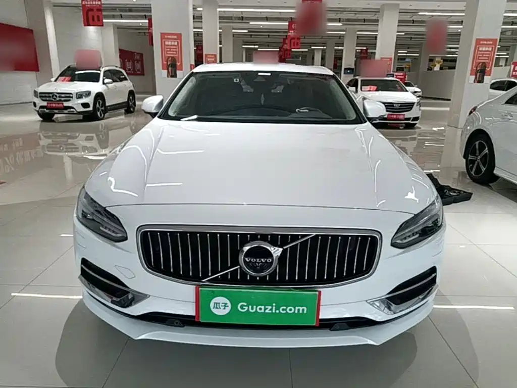 Фото 3 - Volvo S90