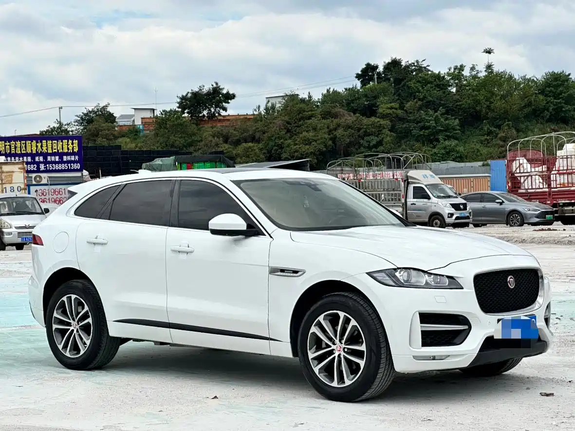 Фото 6 - Jaguar F-PACE
