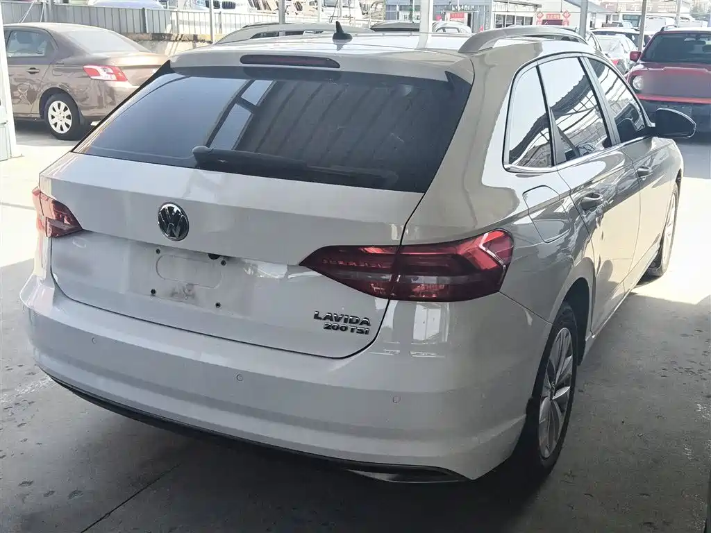 Volkswagen Lavida 2018 Hatchback 200TSI DSG Comfort Edition China V фото 5