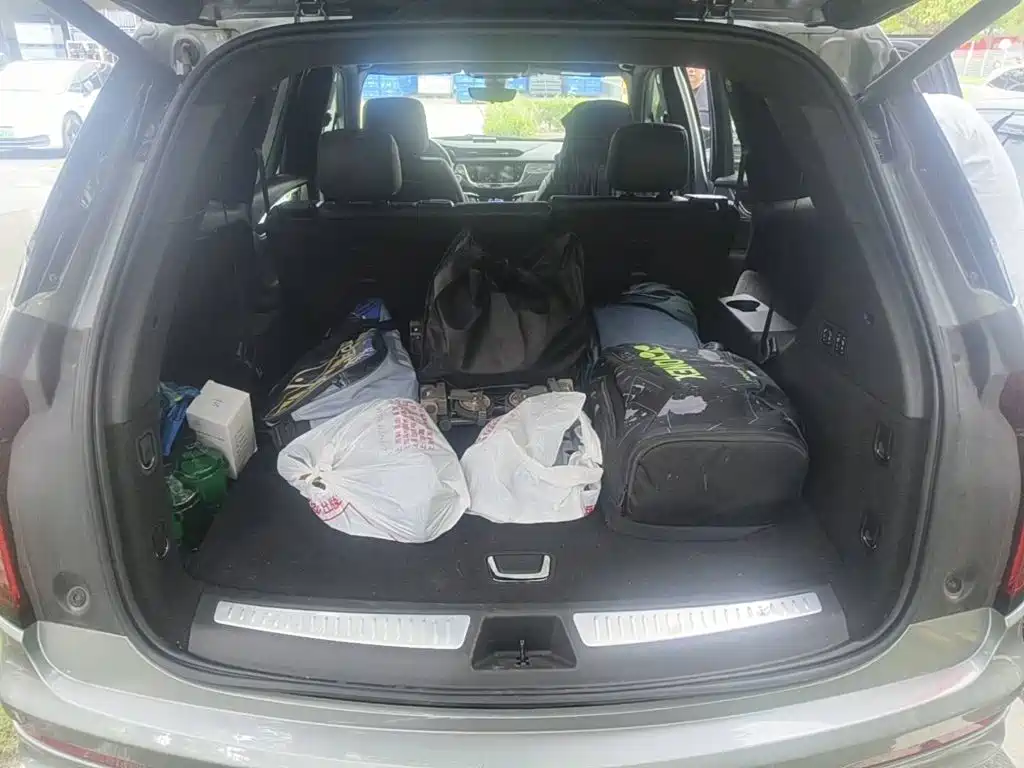 Фото 5 - Cadillac XT6
