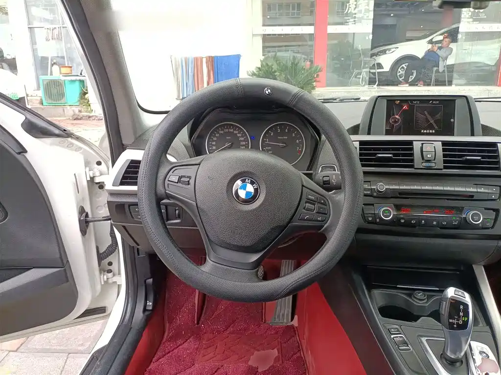 BMW 1 Series (Import) 2013 Facelift 118i Leading Model фото 11