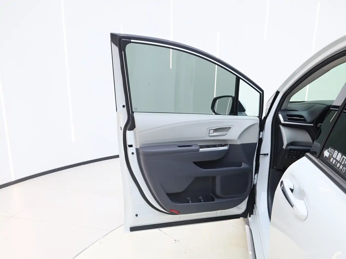 Toyota Granvia 2024 2023 2.5L Hybrid Luxury Edition