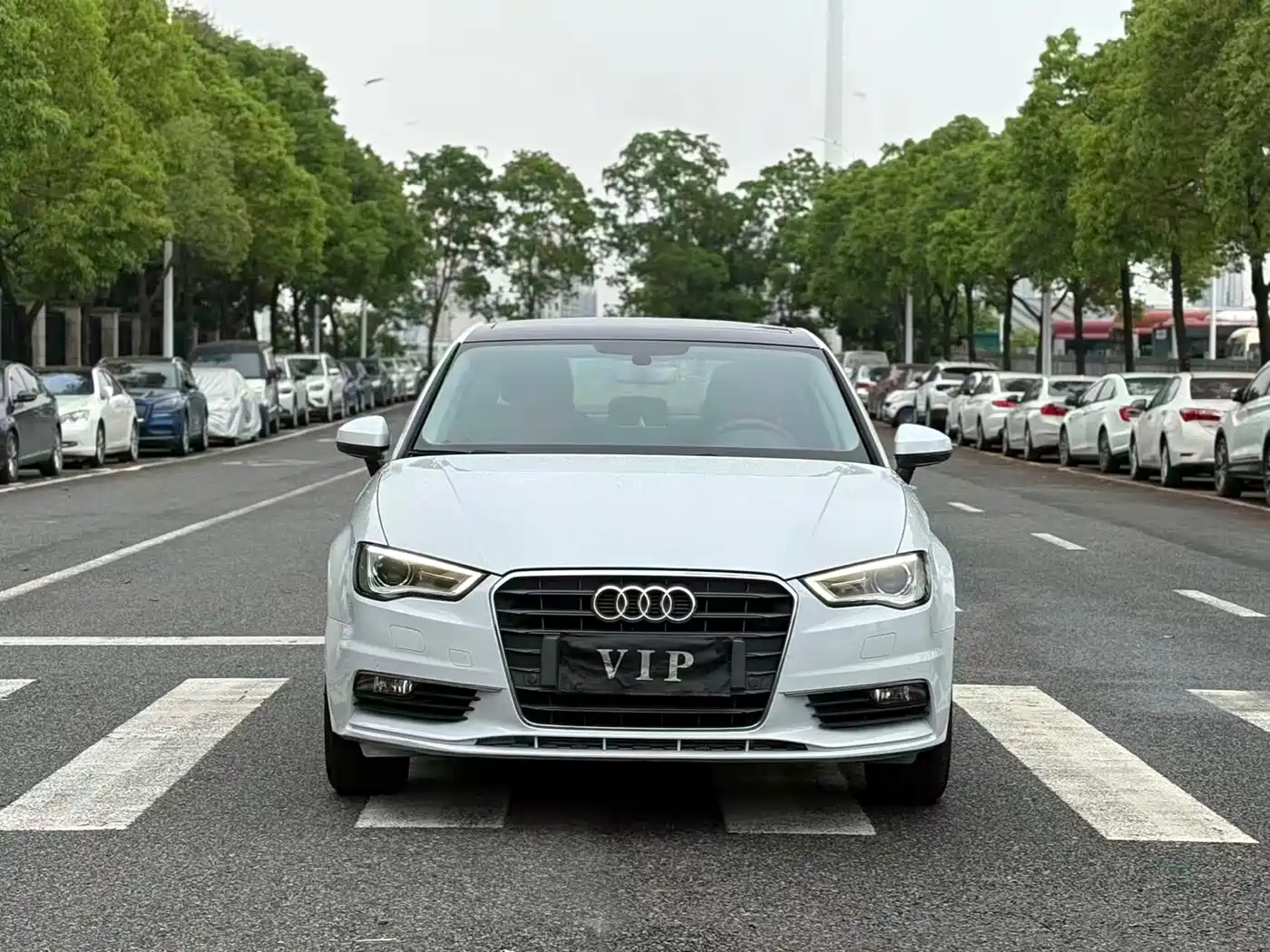 Audi A3 2016 Limousine 35 TFSI Leadership фото 2