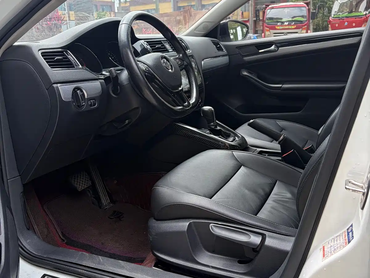 Volkswagen Sagitar 2018 180TSI DSG Premium Edition фото 6