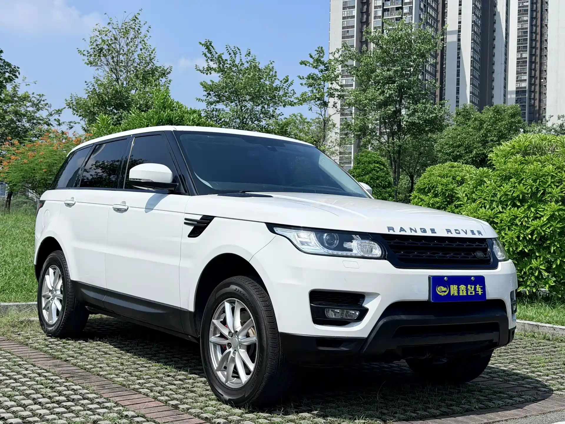 صورة 3 - Land Rover Range Rover Sport