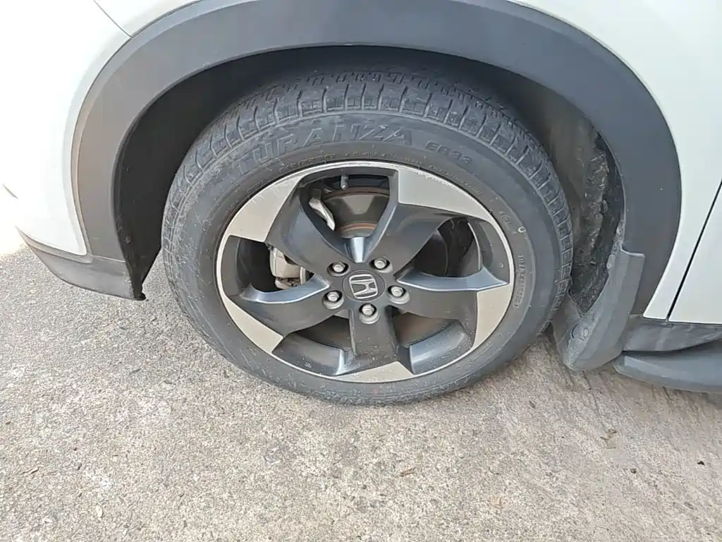Фото 23 - Honda Vezel