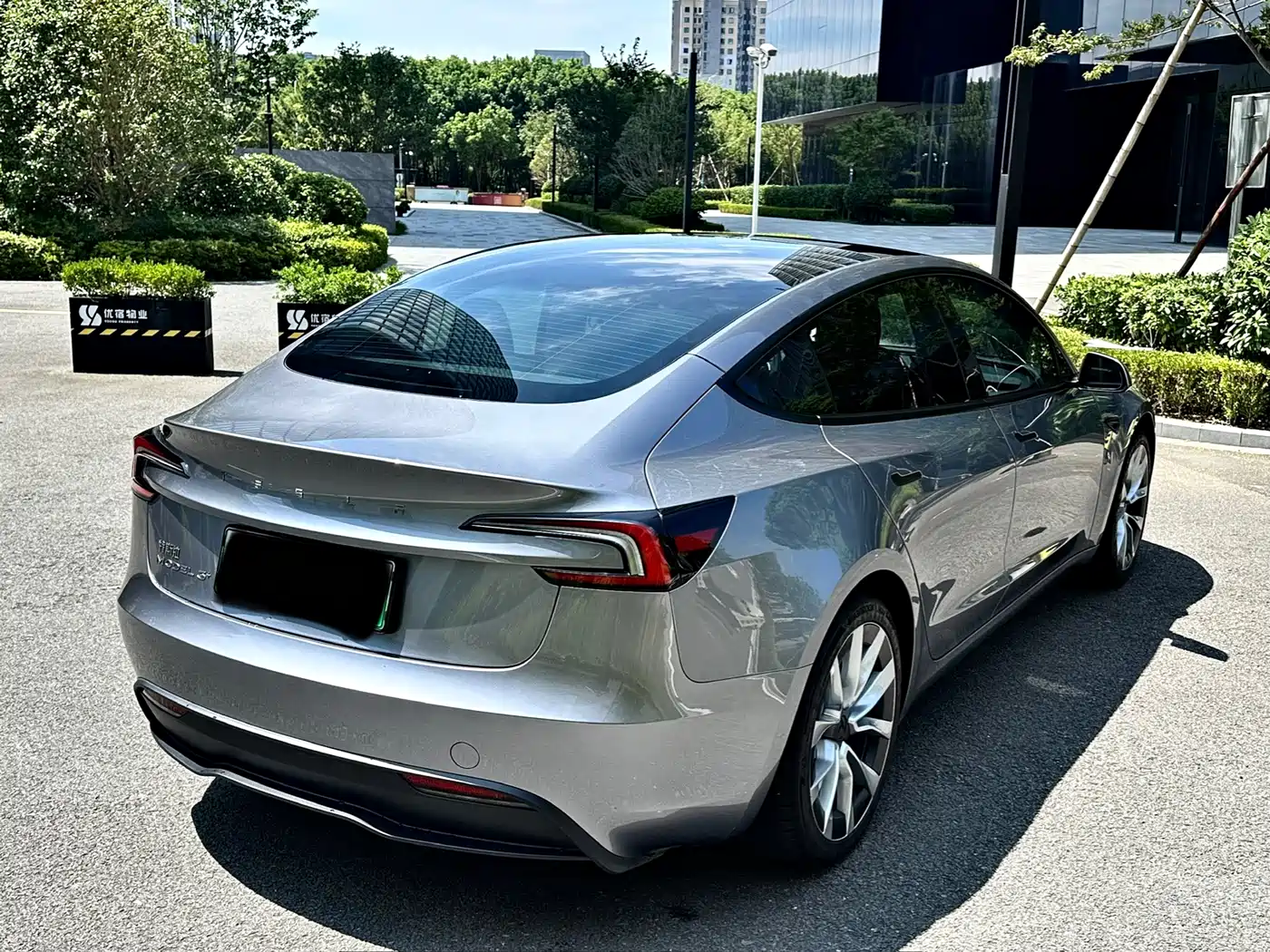 Tesla Model 3 2025 Long Range All-Wheel Drive фото 13