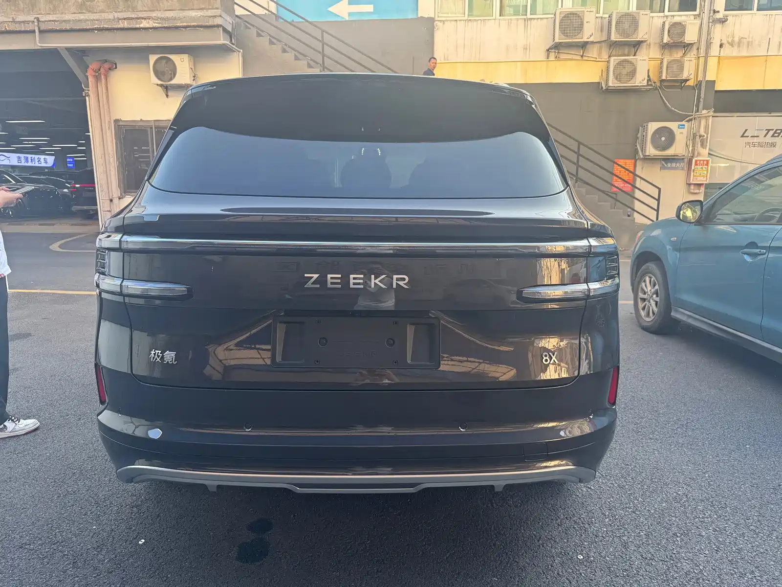 Фото 7 - ZEEKR 8X