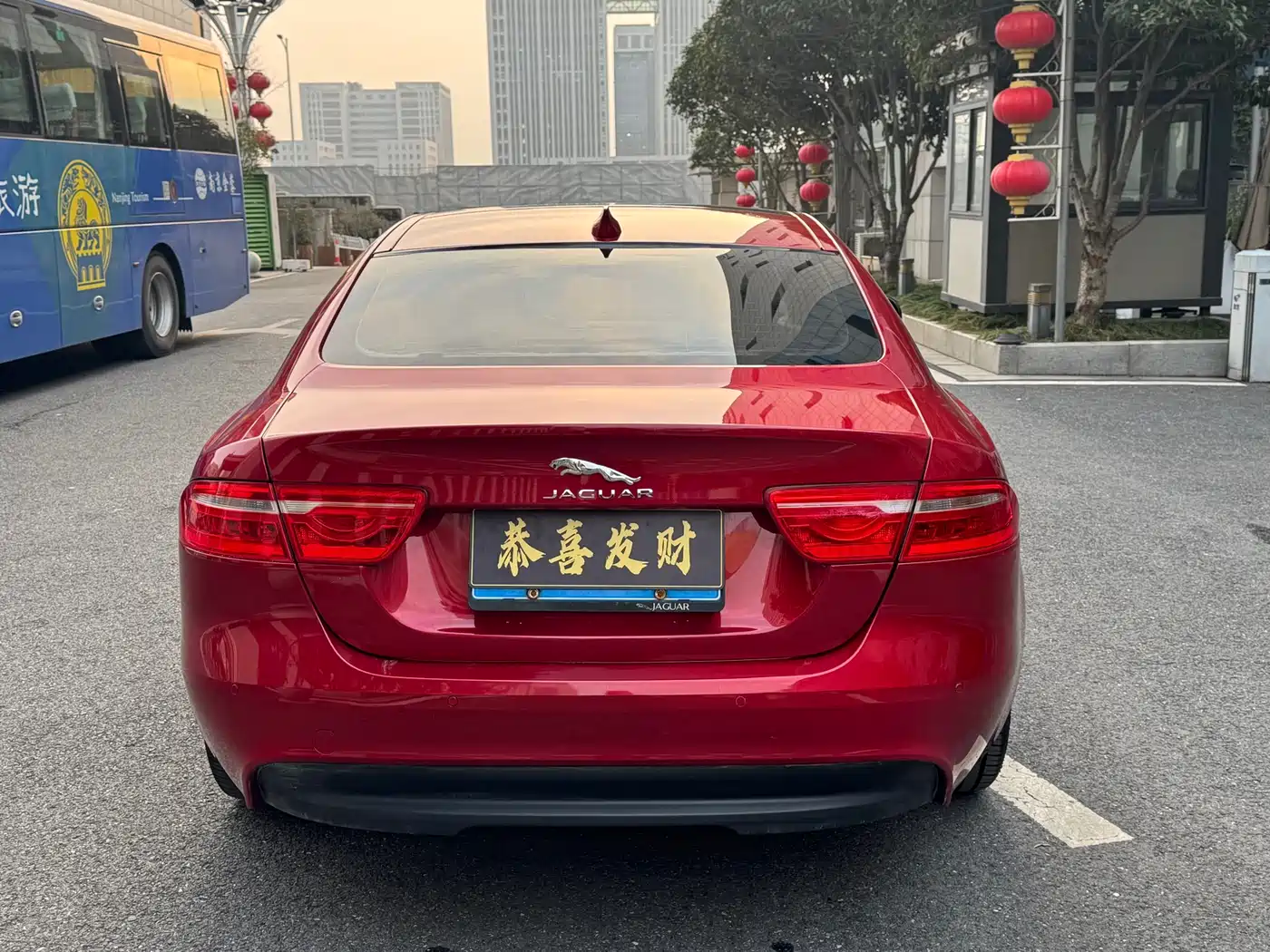 Jaguar XE 2015 2.0T 200PS R-Sport фото 8