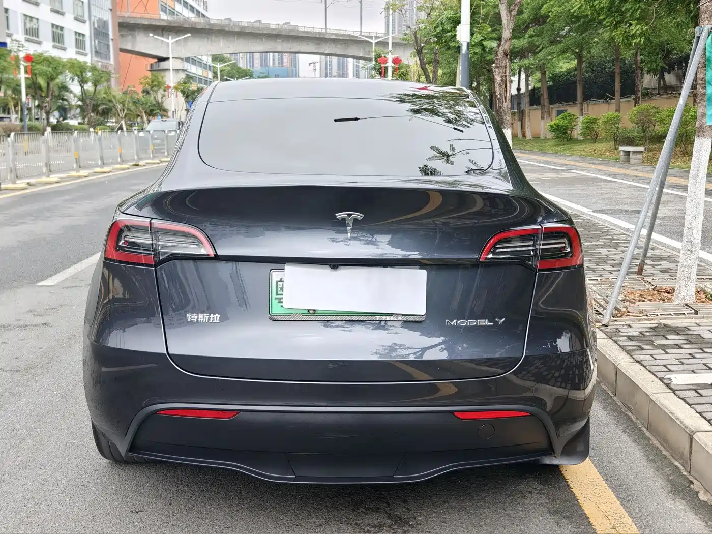 TESLA MODEL Y
