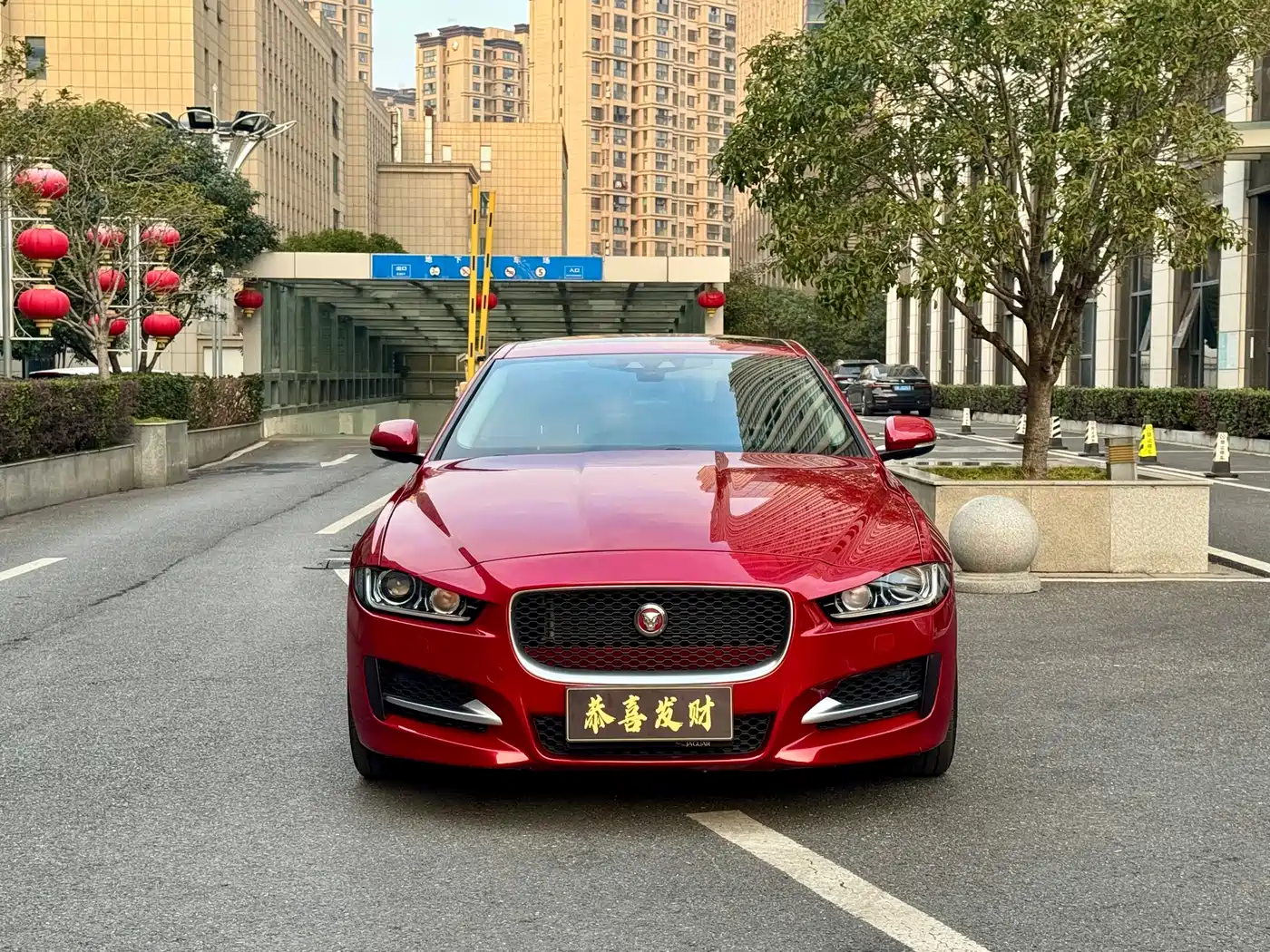 Jaguar XE 2015 2.0T 200PS R-Sport фото 5