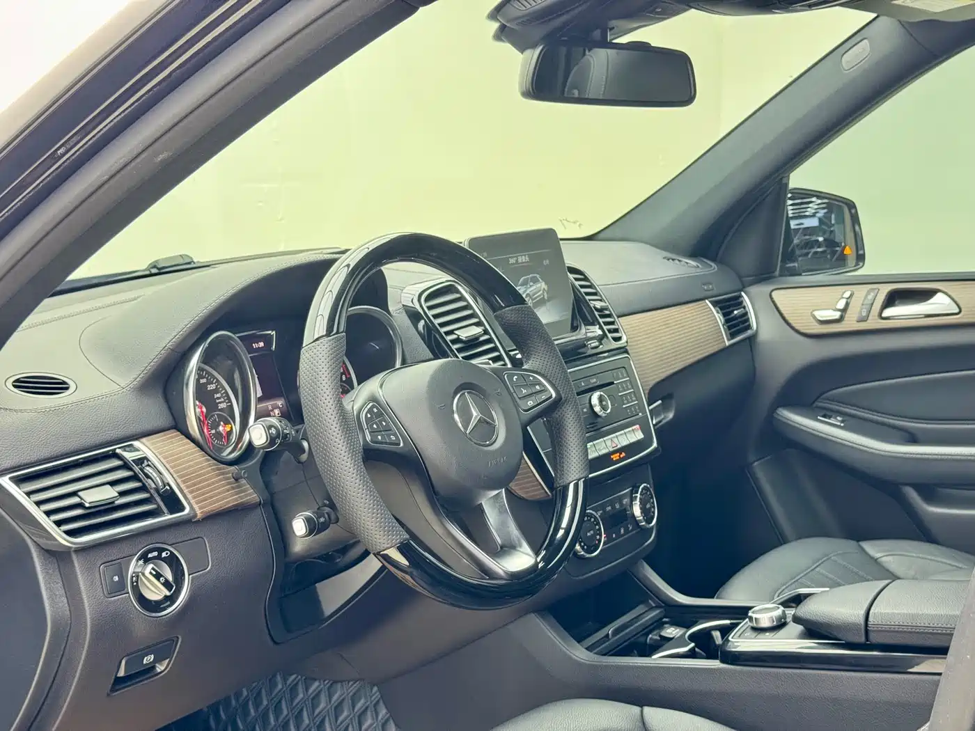 Mercedes-Benz GLE 2018 GLE 320 4MATIC Dynamic Ultimate Edition фото 13