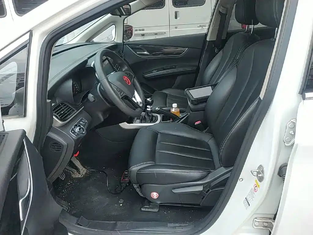 صورة 15 - BYD Song MAX