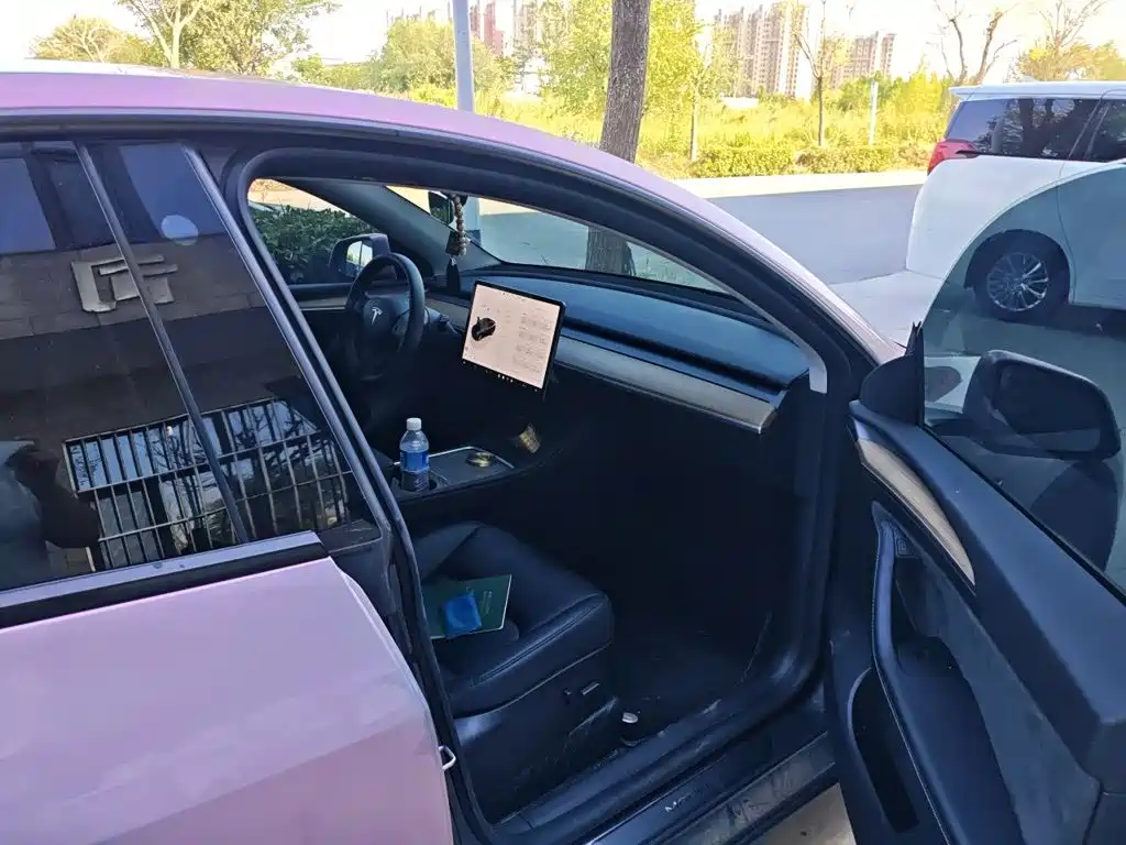 Photo 18 - Tesla Model Y