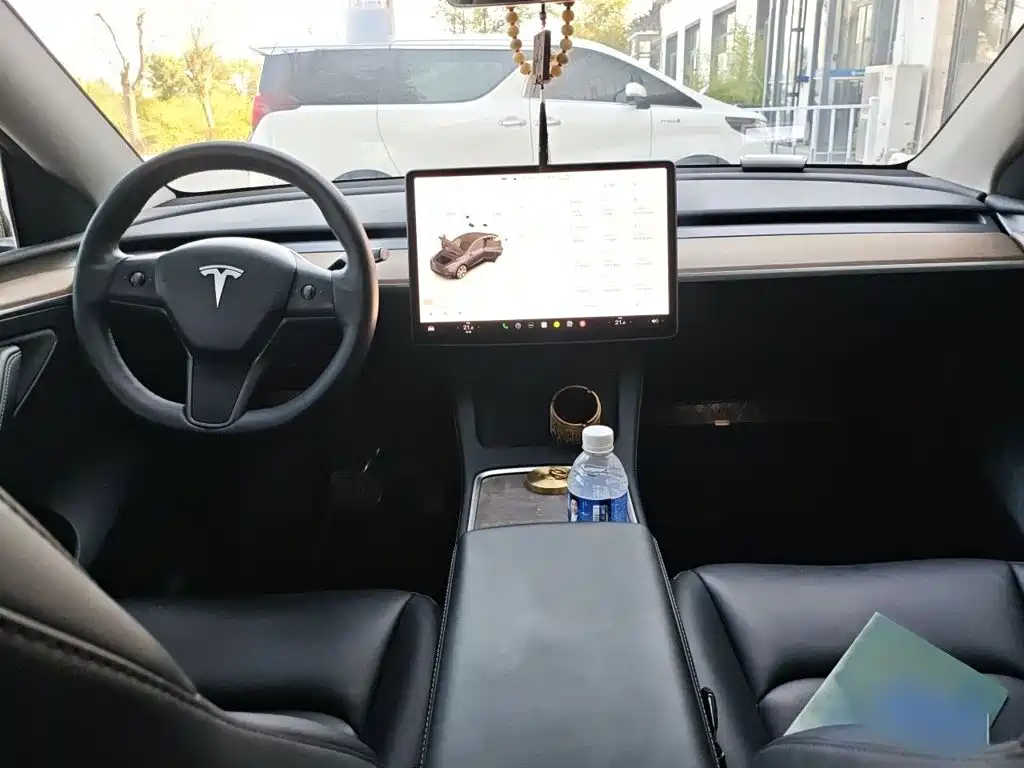 Photo 13 - Tesla Model Y