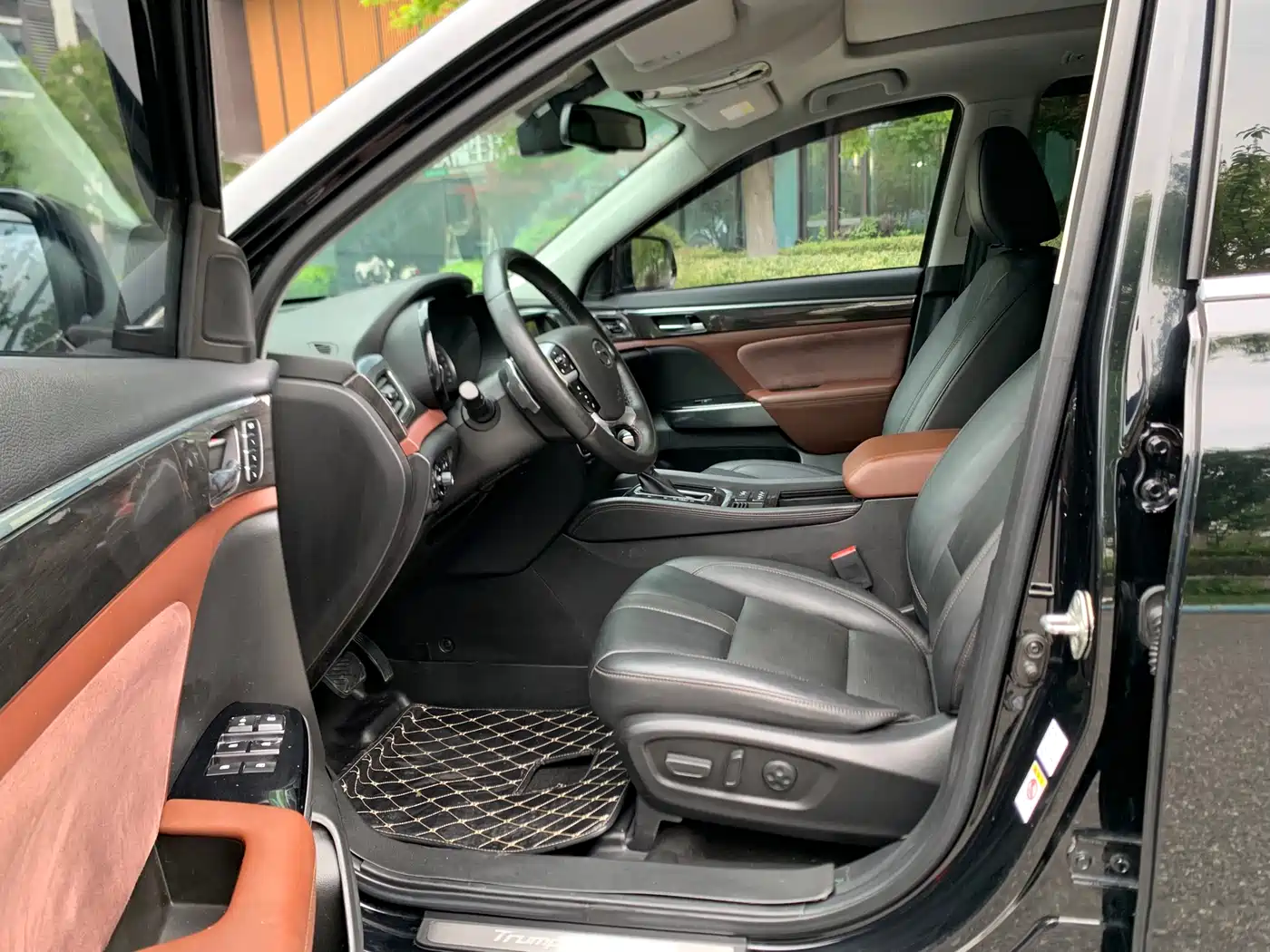 GAC Trumpchi Trumpchi GS8 2017 320T 2WD Luxury Smart Connect (7-seater) фото 9