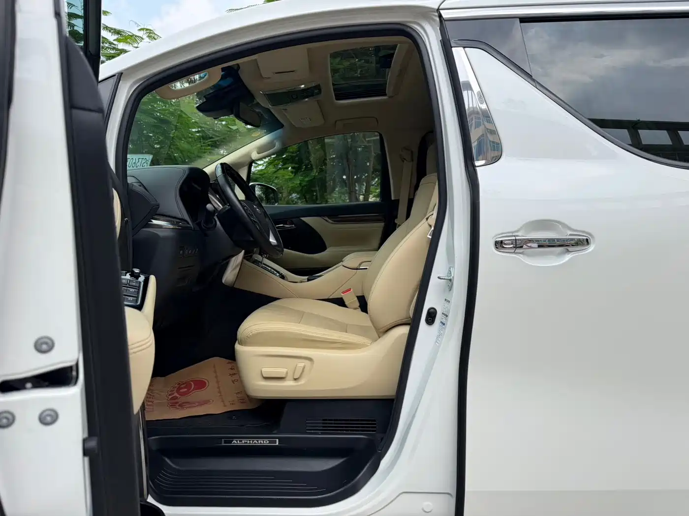 Фото 10 - Toyota Alphard