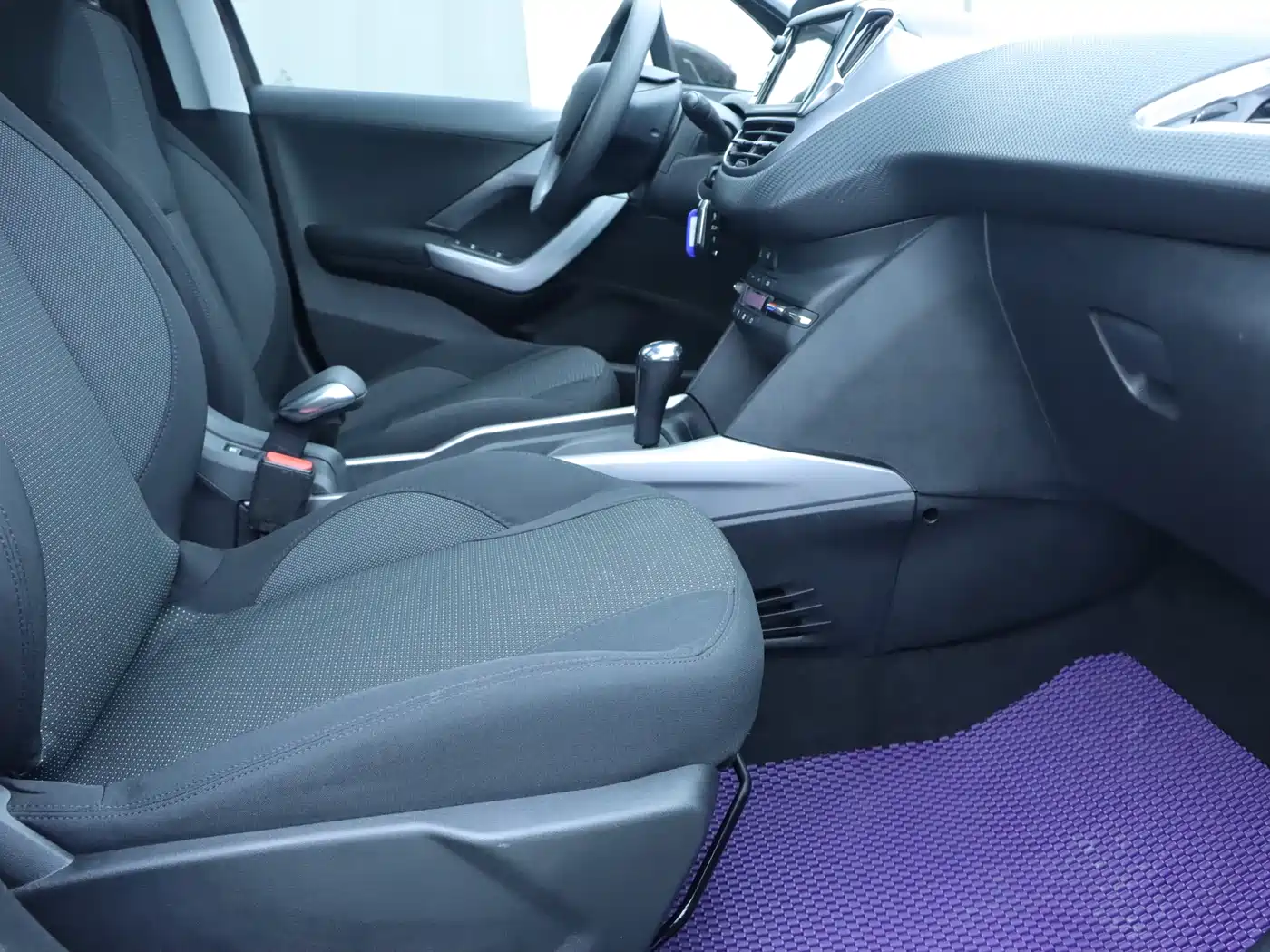 Peugeot 2008 2014 1.6L Automatic Fashion Edition фото 8