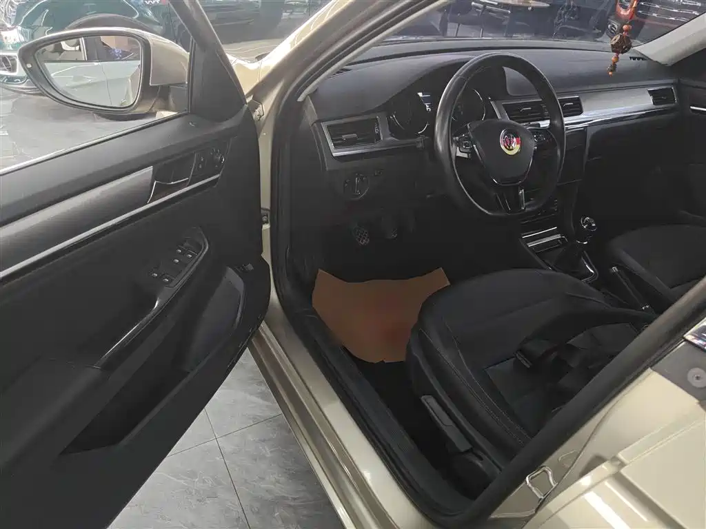 Volkswagen Bora 2018 1.5L Manual Comfort фото 16