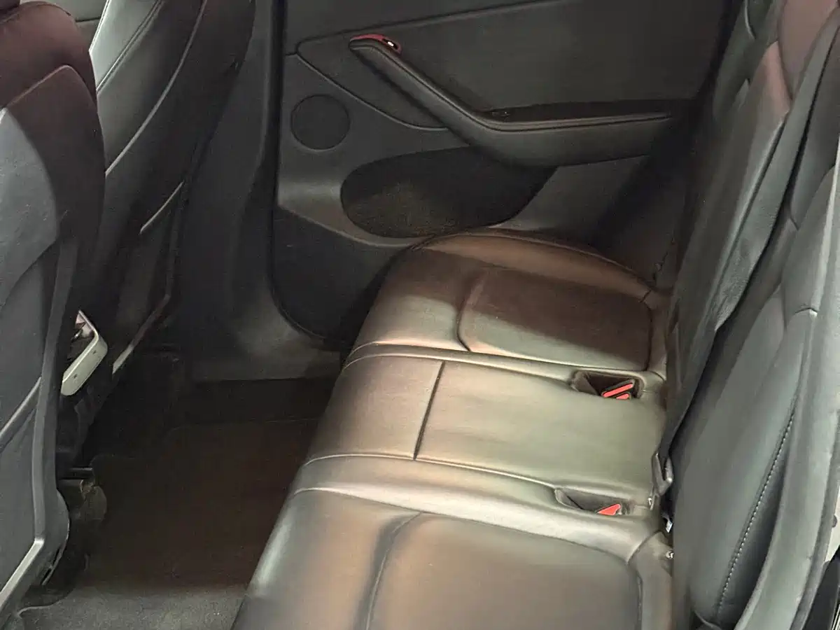 Photo 8 - Tesla Model Y