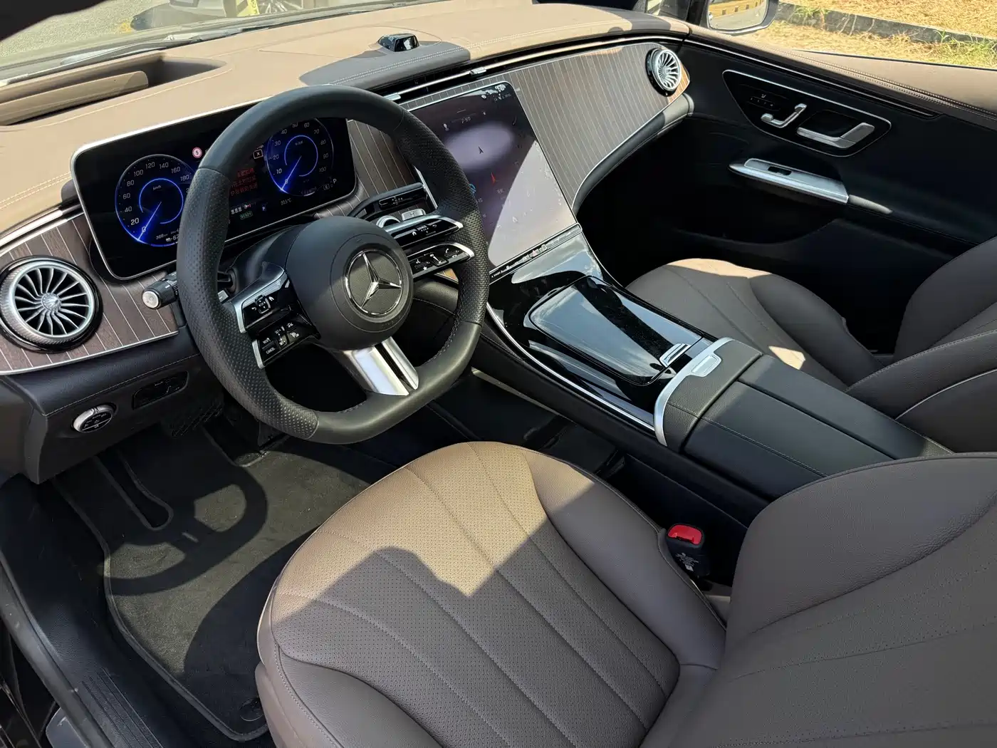 Mercedes-Benz EQE 2025 2025 Model 500 4MATIC Luxury Edition