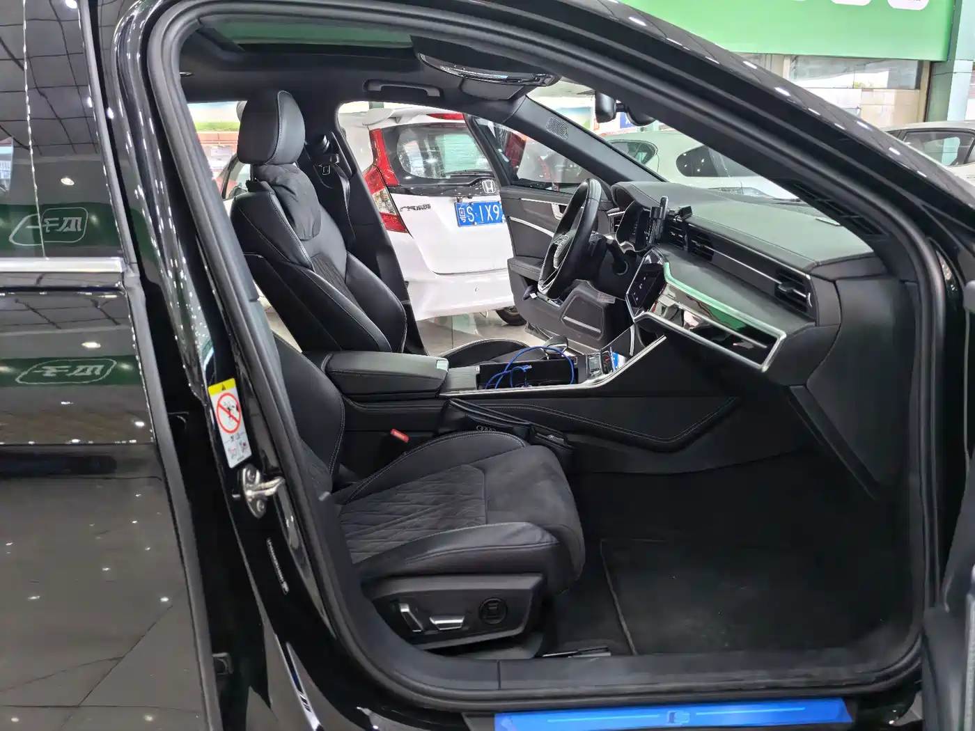 Фото 7 - Audi A6L