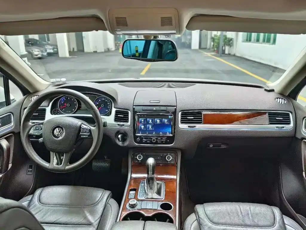 Volkswagen Touareg 2015 2011 3.0TSI Standard