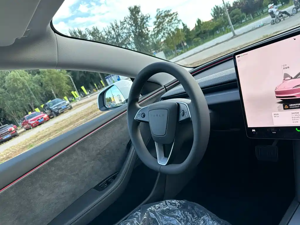 Фото 17 - Tesla Model 3